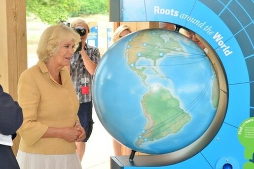 duchess of york inspecting a Lander and May globe at the National Arboretum ,  globe, globe, globemakers